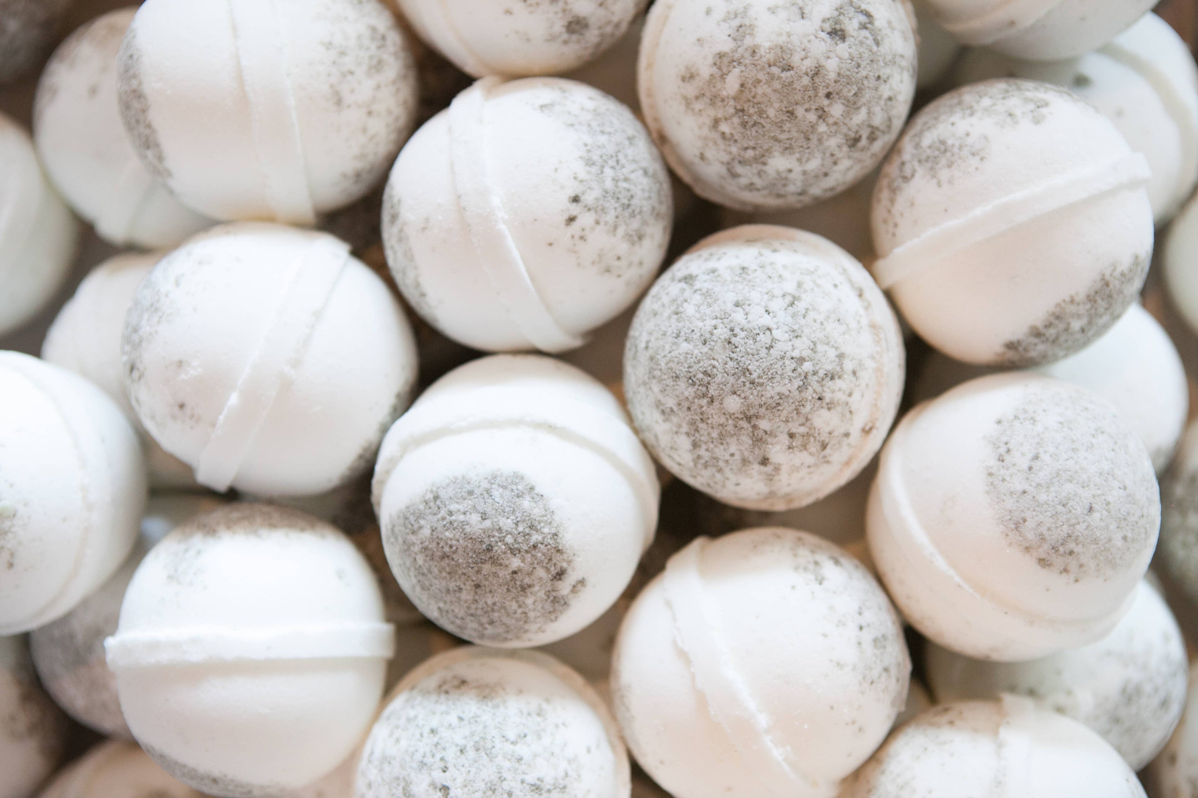 Old Whaling Co. - Seaweed & Sea Salt Bath Bomb