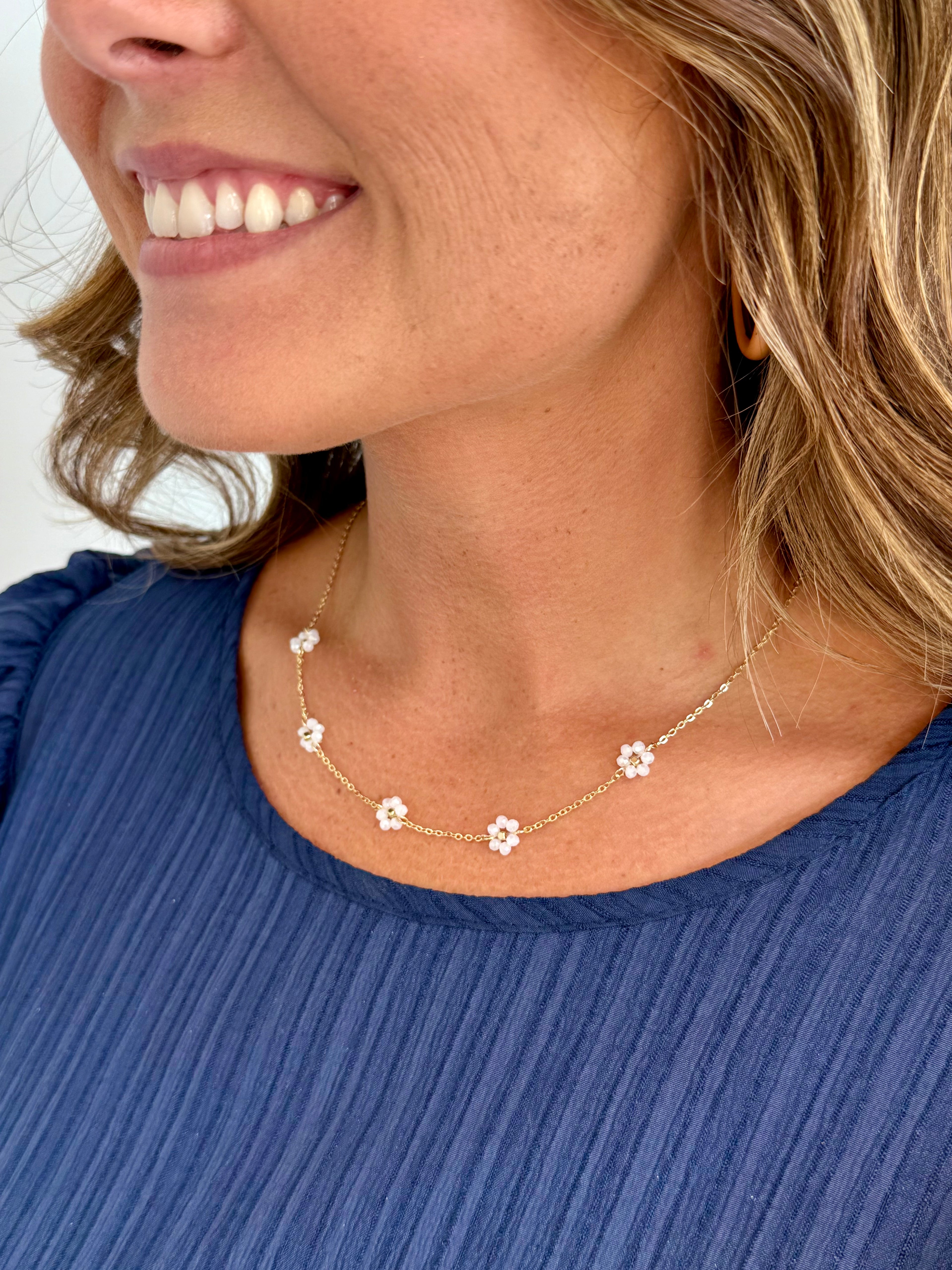White Meadow Bloom Necklace