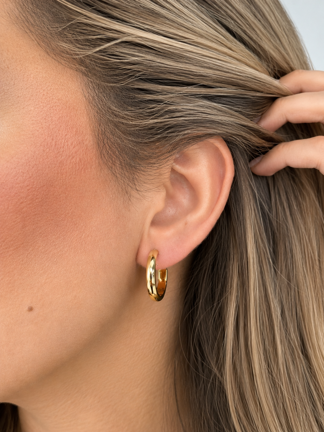 Willow Gold Hoop Earrings