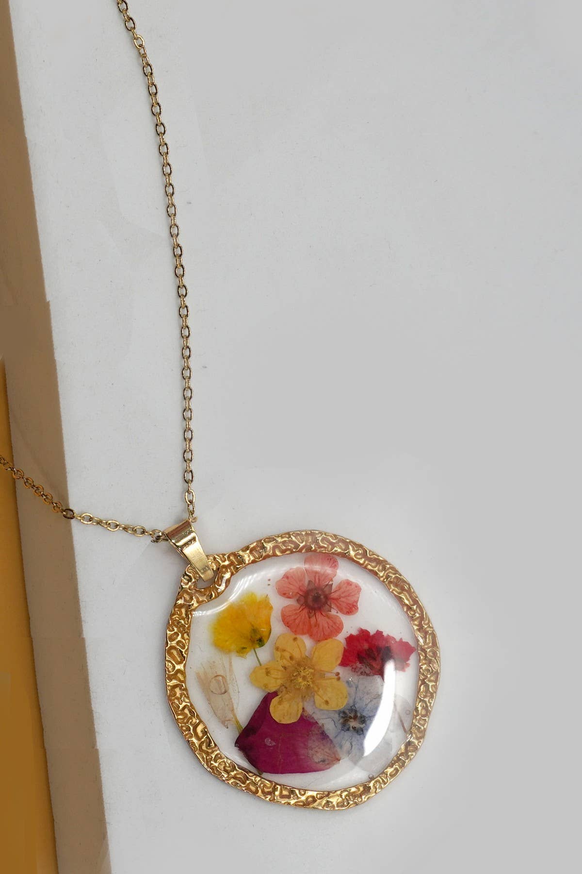 Round Pressed Flower Necklace